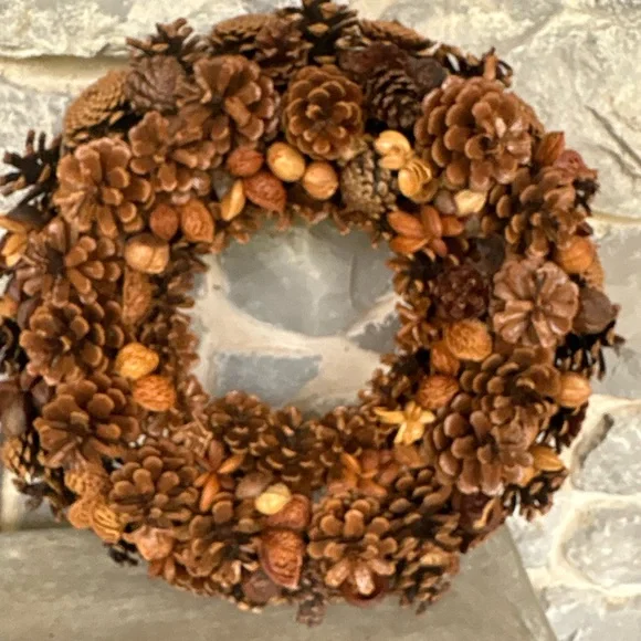 Natural Pinecone Holiday Wreath - Picture 2 of 8